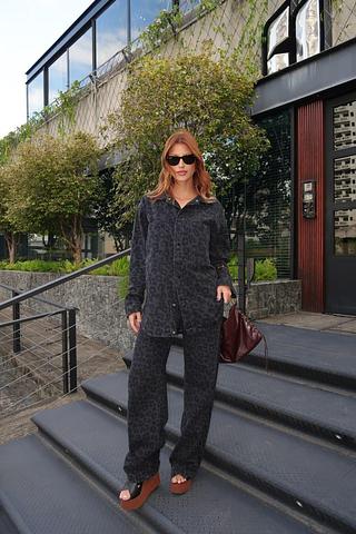 Blusão animal print preto