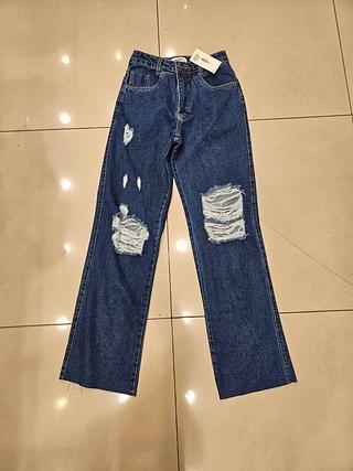 calca puido (reta escura com rasgada)