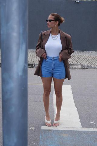 Short mom escuro 1% lycra