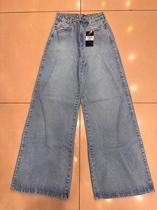 Pantalona clara c/corrosão